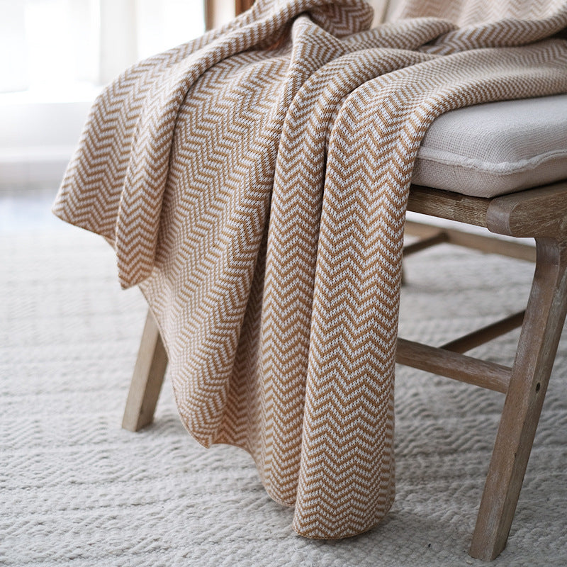Textured Acrylic Throw Blanket – Elegant Herringbone Weave (130 × 180 cm)