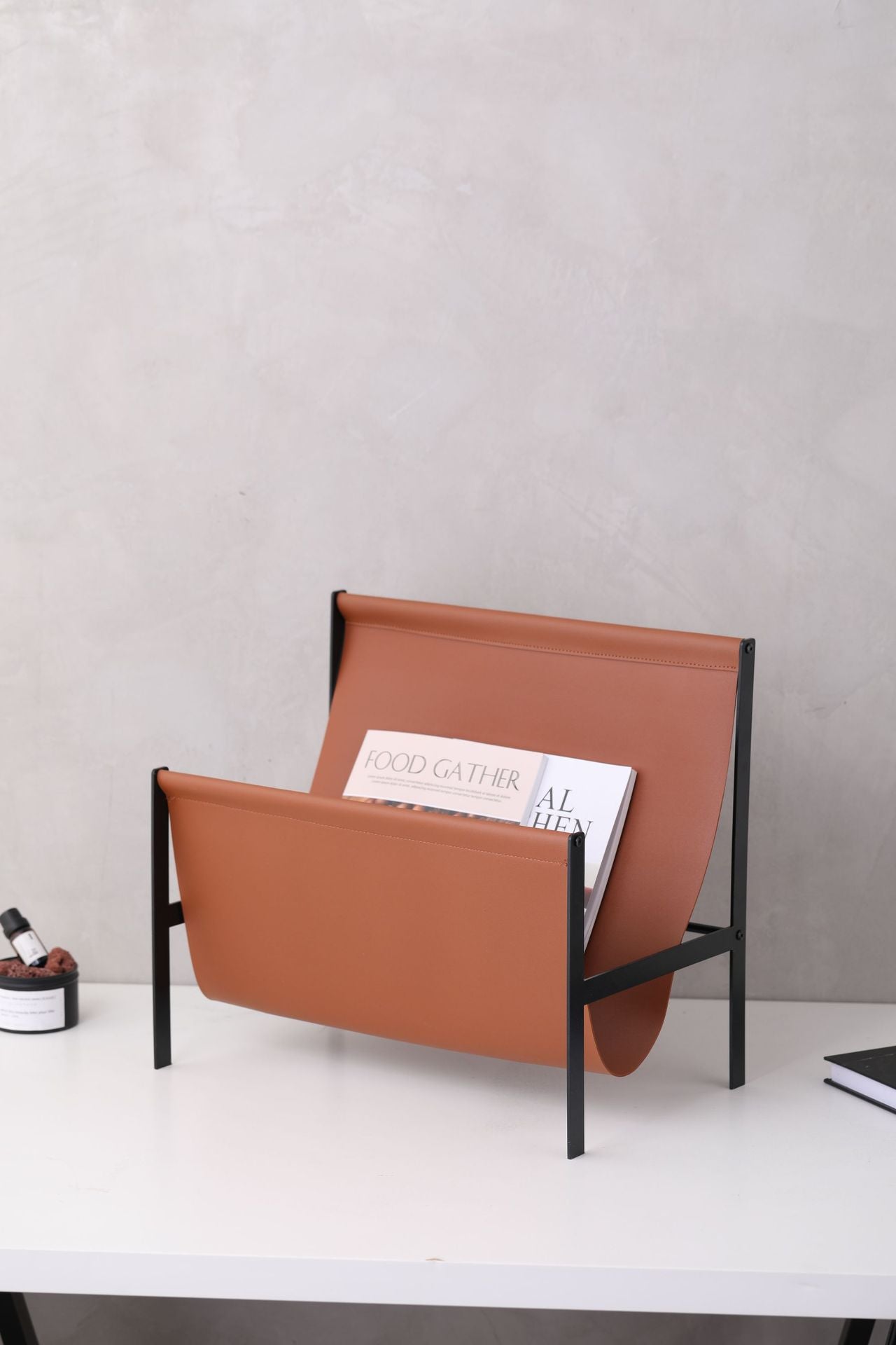 Contour Leather Display Rack Berriscent