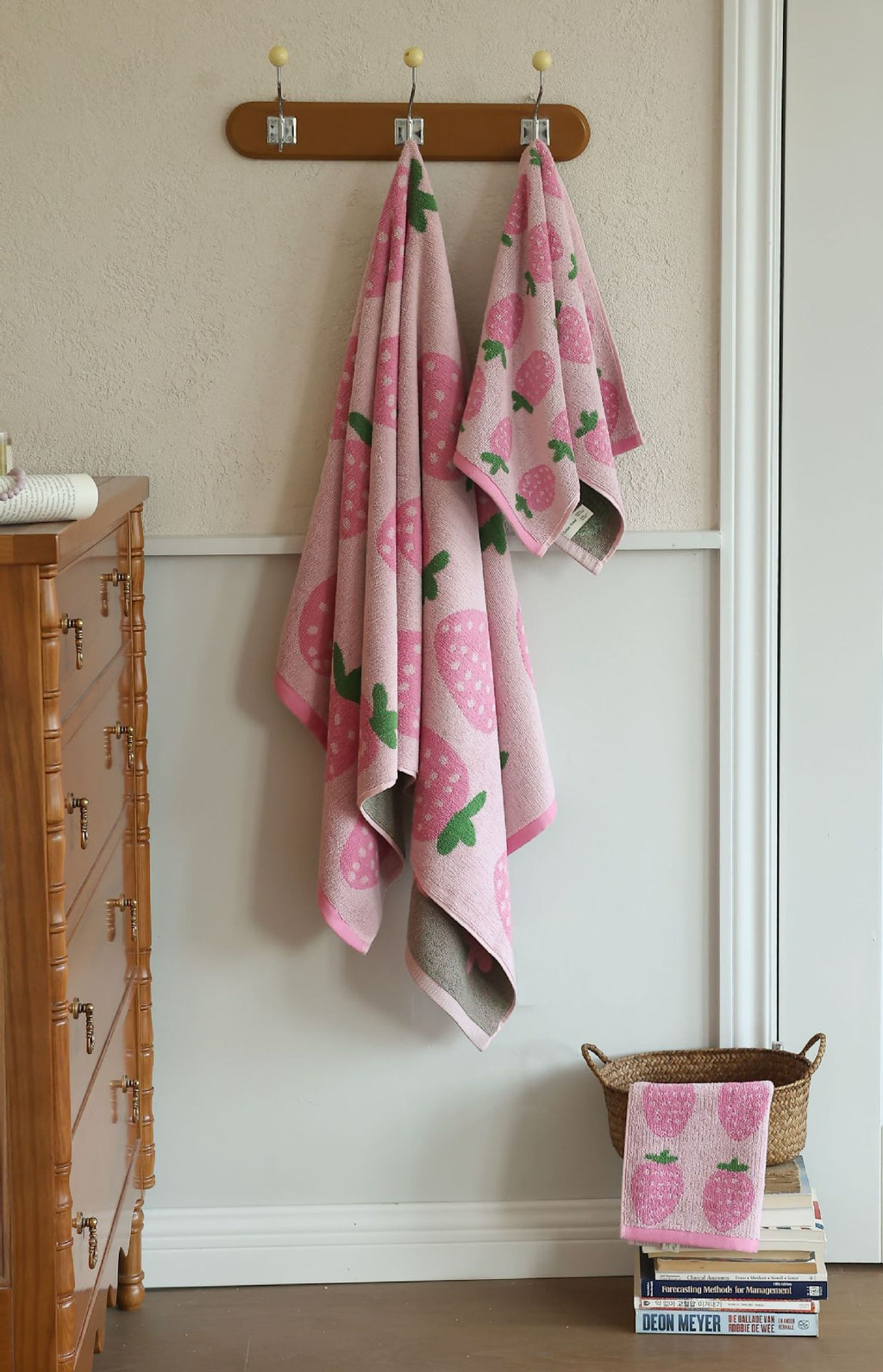 Natural Cotton Bath Towel with Strawberry Design Berriscent