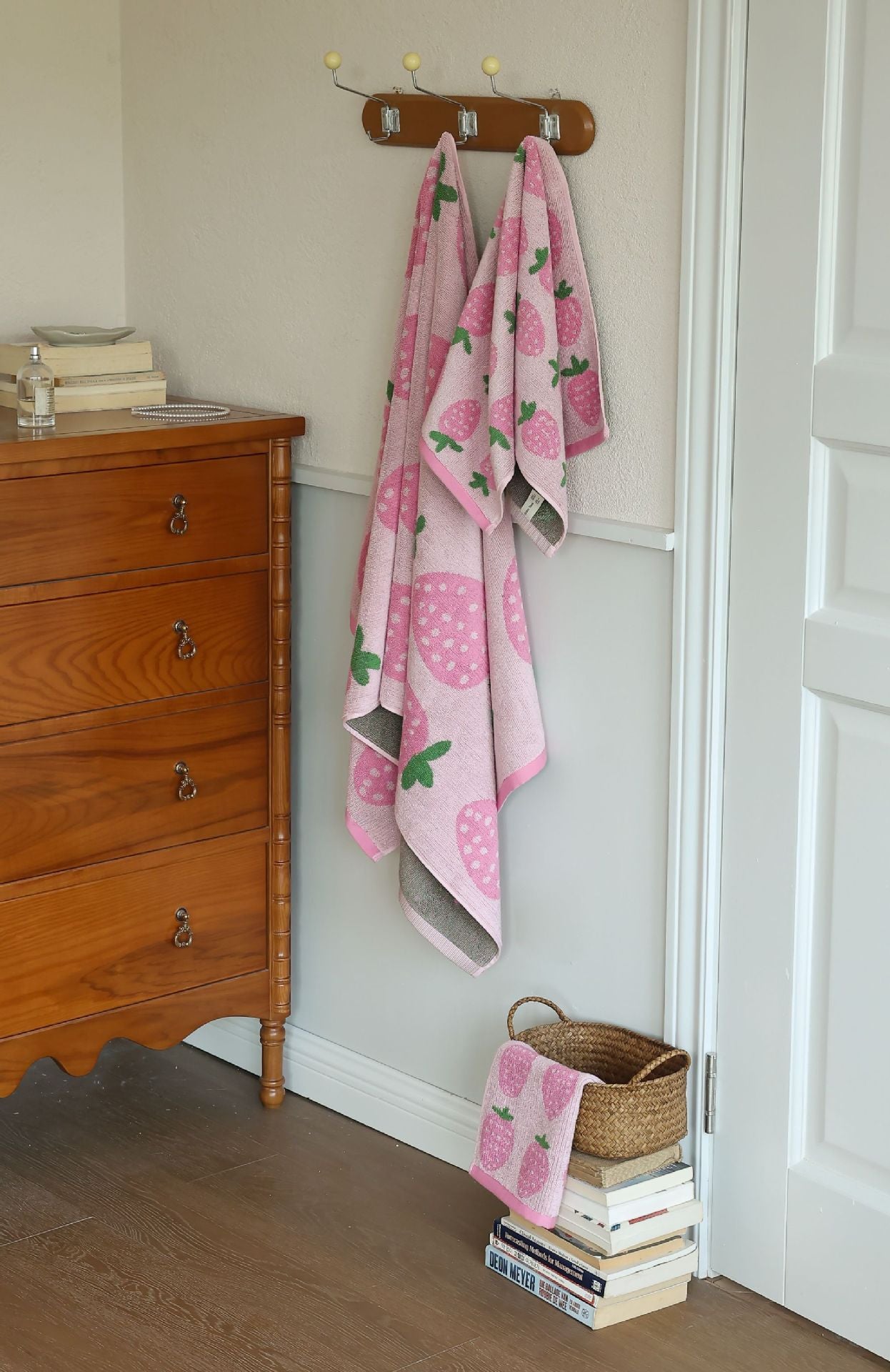 Natural Cotton Bath Towel with Strawberry Design Berriscent