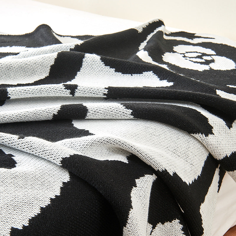 Fiore Luxe Throw – Modern Floral Harmony in Jacquard Weave Berriscent