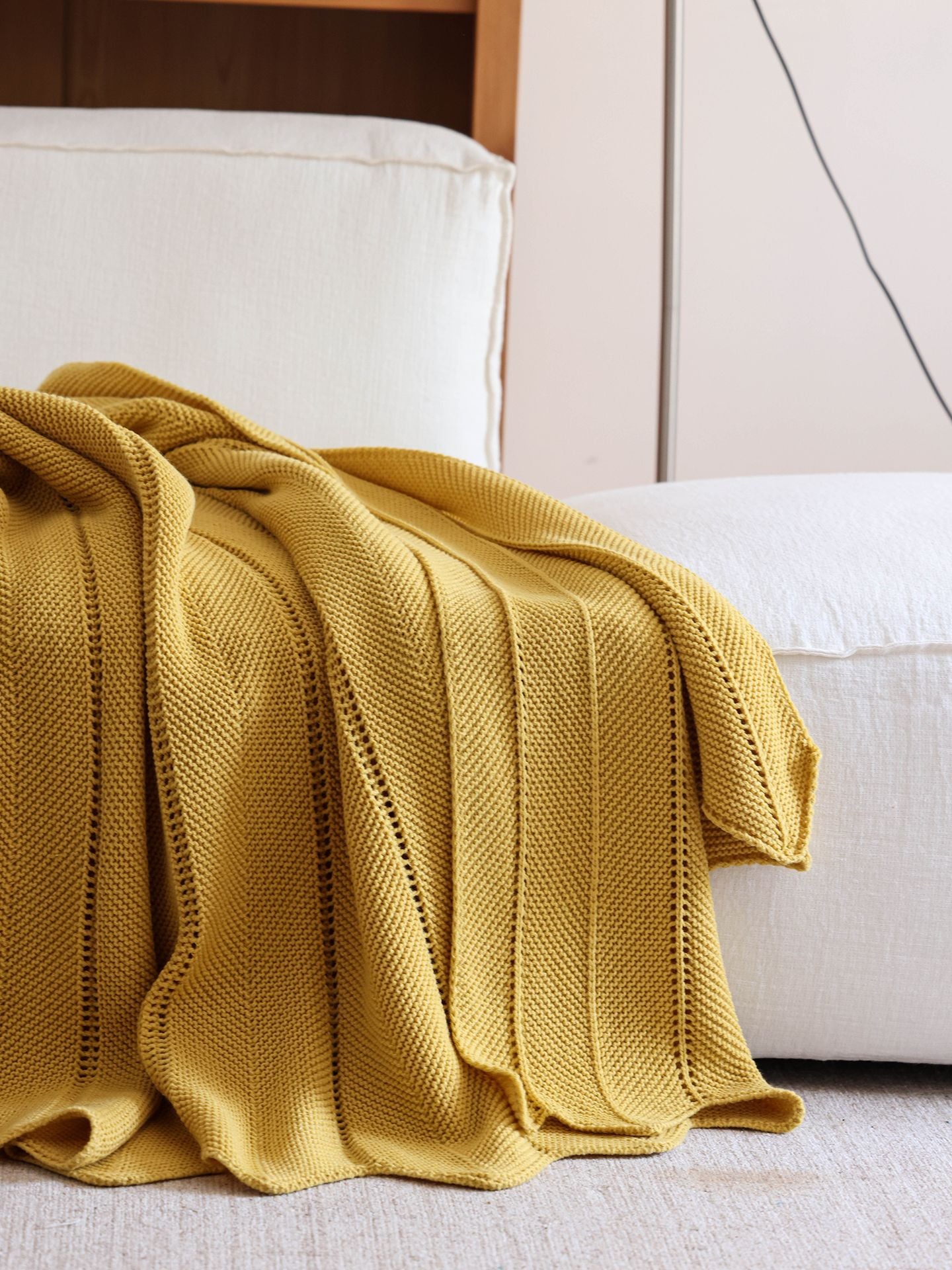 Elegant Textured Acrylic Throw Berriscent