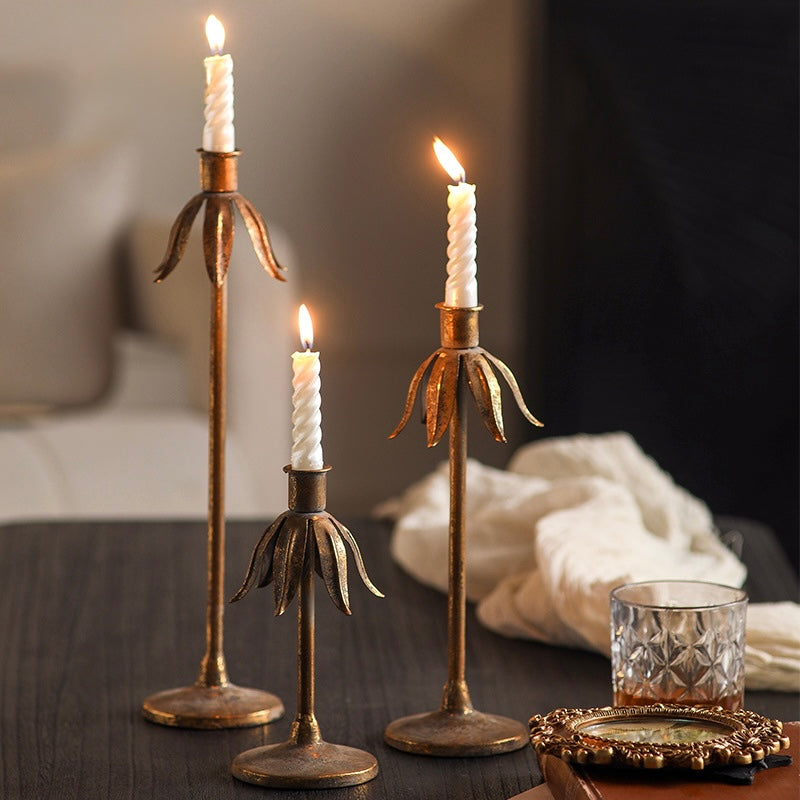 Golden Petal Candle Holder – Handcrafted Aged Metal Elegance Berriscent