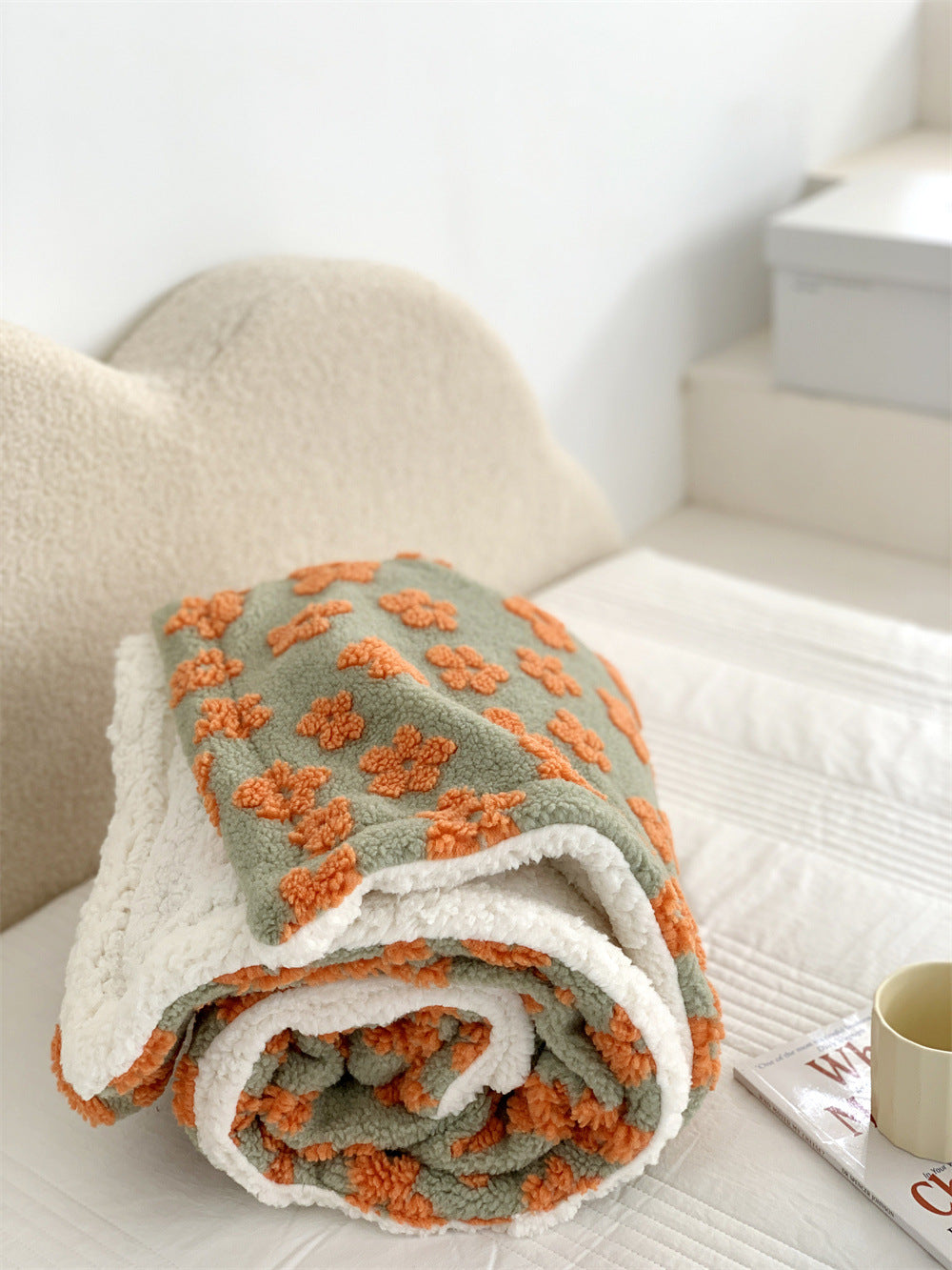 Bouclé Bloom Plush Throw Berriscent