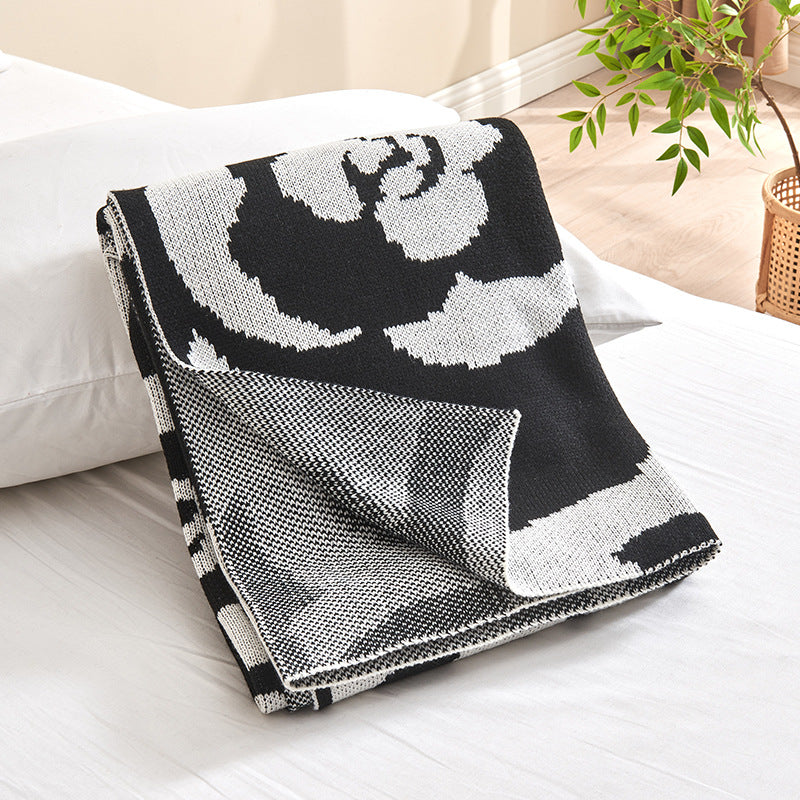 Fiore Luxe Throw – Modern Floral Harmony in Jacquard Weave Berriscent