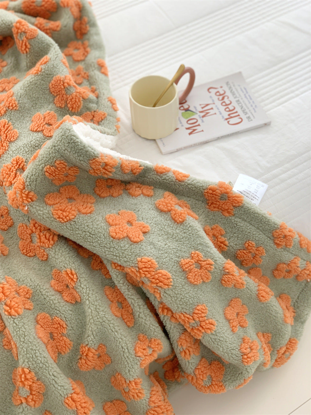Bouclé Bloom Plush Throw Berriscent