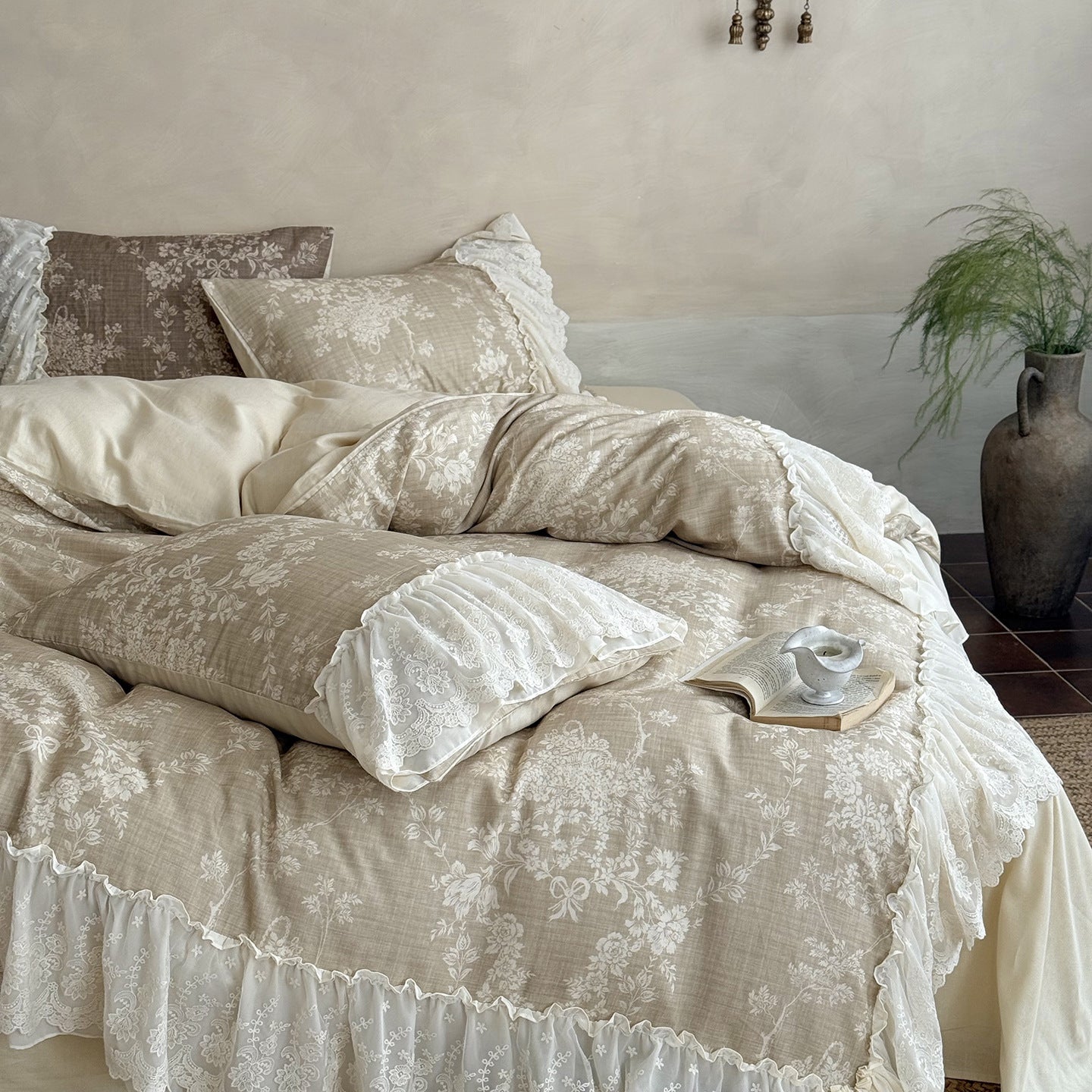 Maison Fleur Lace-Trim Bedding Set - Soft Linen Beige Berriscent