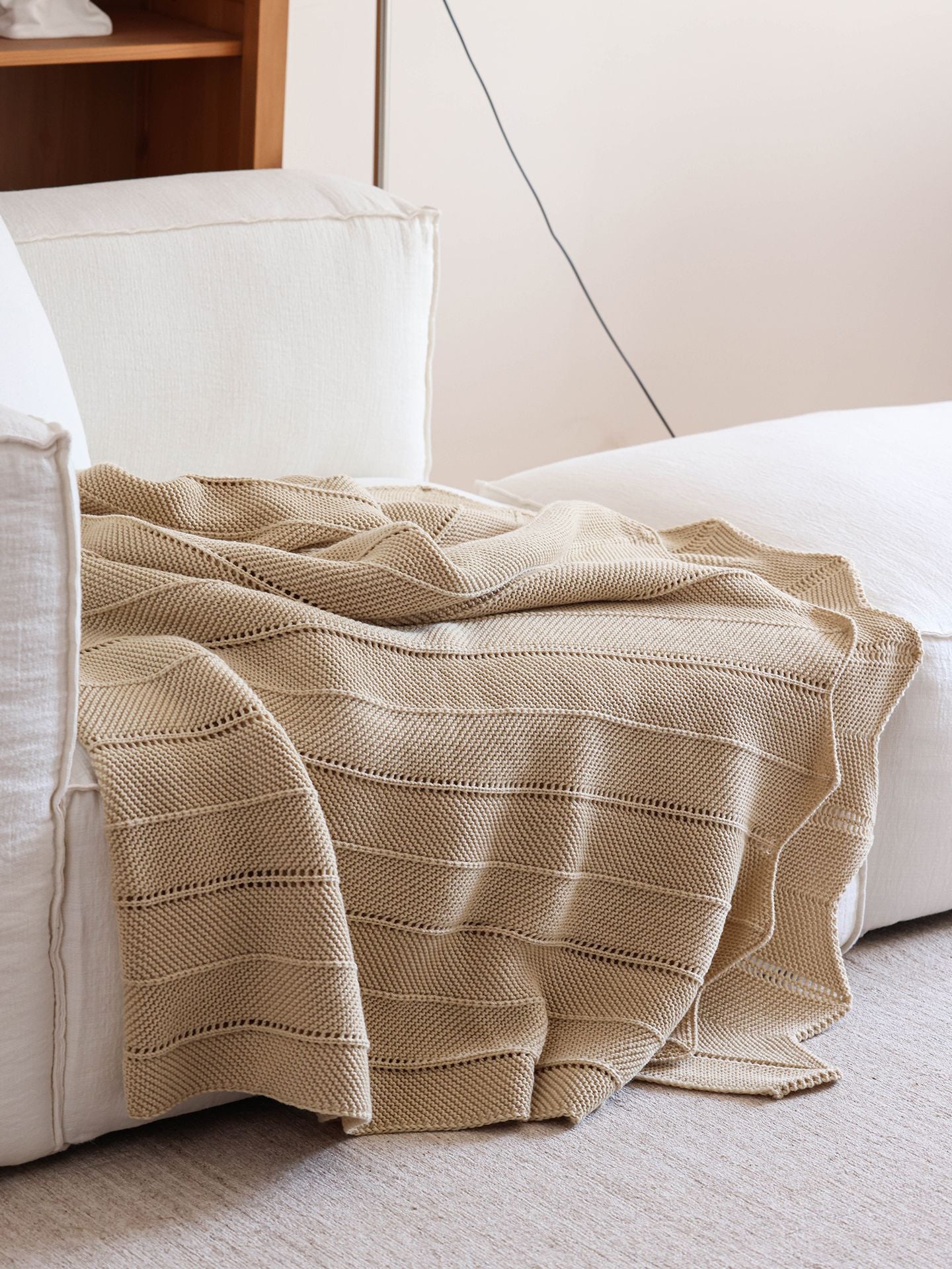 Elegant Textured Acrylic Throw Berriscent