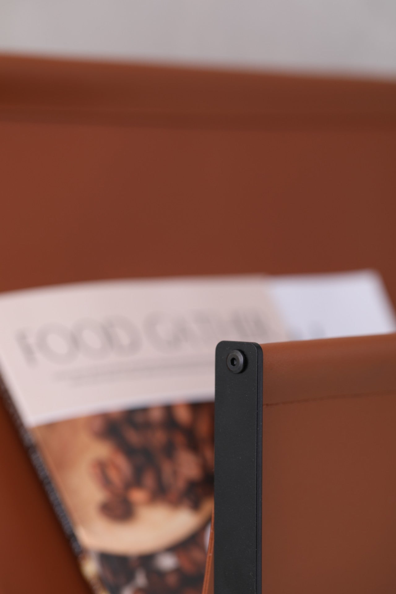 Contour Leather Display Rack Berriscent