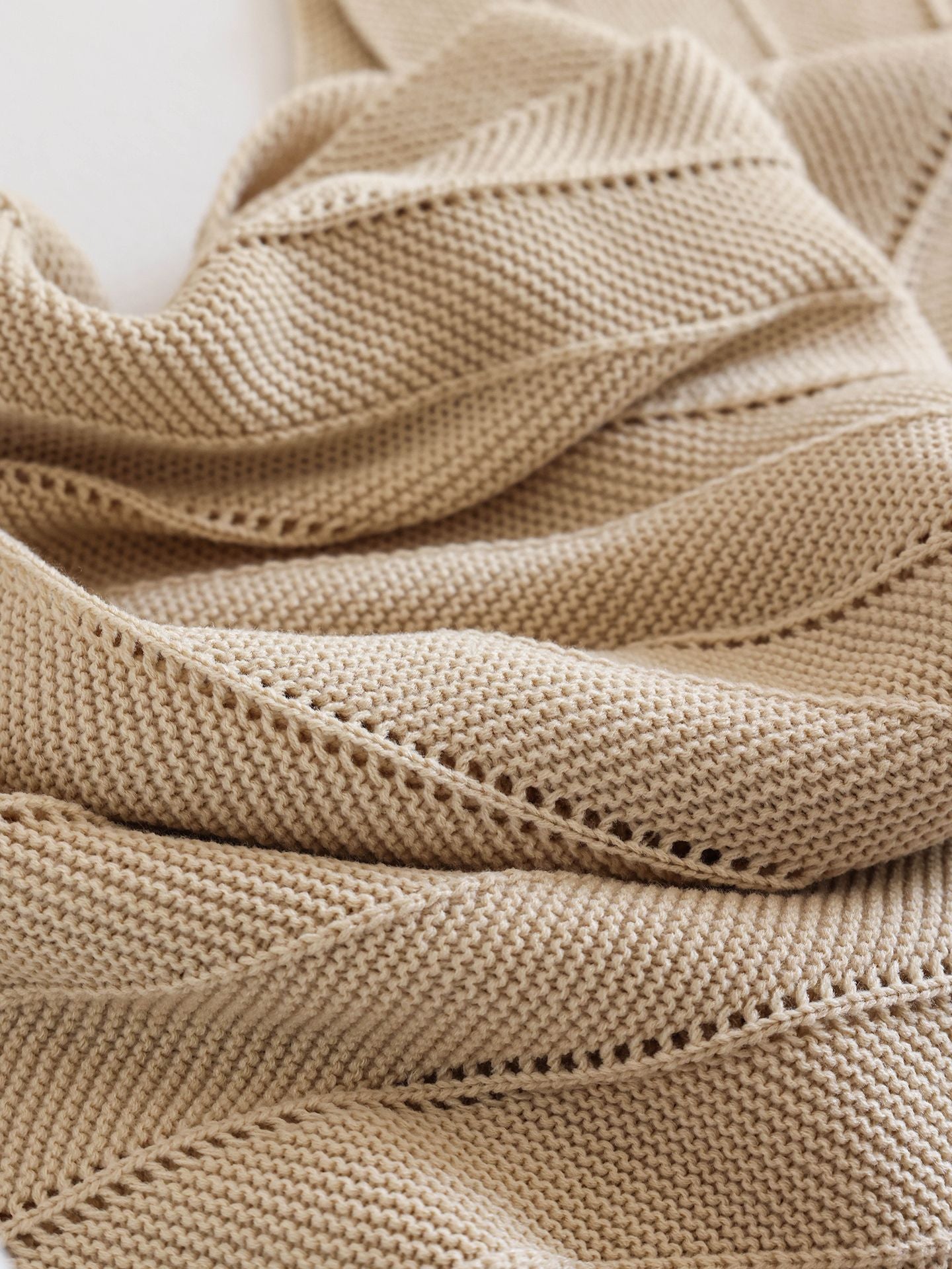 Elegant Textured Acrylic Throw Berriscent