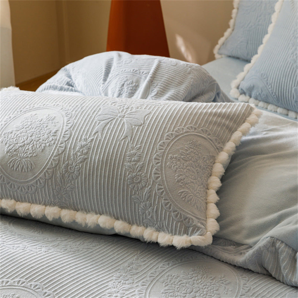 Embossed Plush Flannel Bedding Set – Blue Berriscent