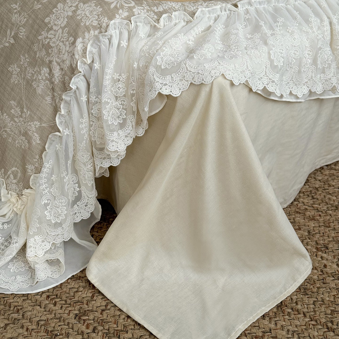 Maison Fleur Lace-Trim Bedding Set - Soft Linen Beige Berriscent