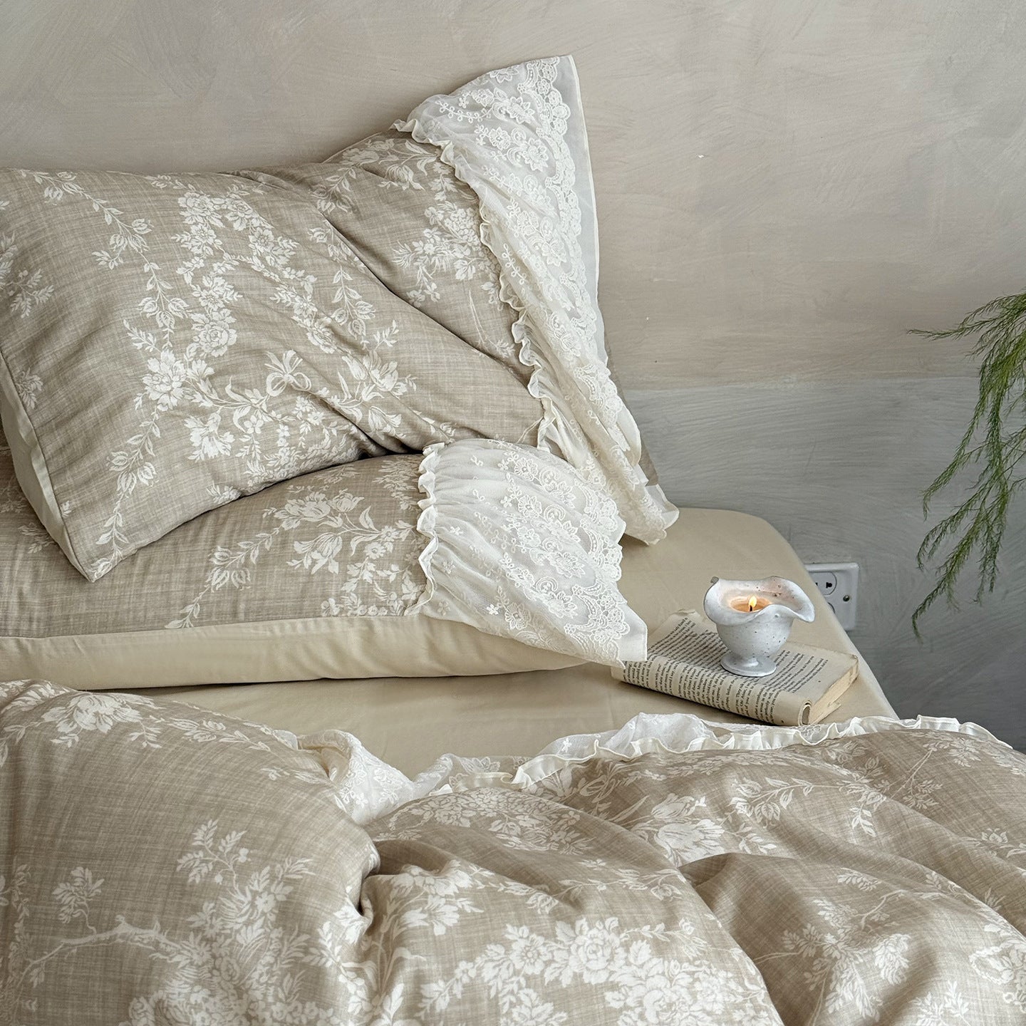 Maison Fleur Lace-Trim Bedding Set - Soft Linen Beige Berriscent