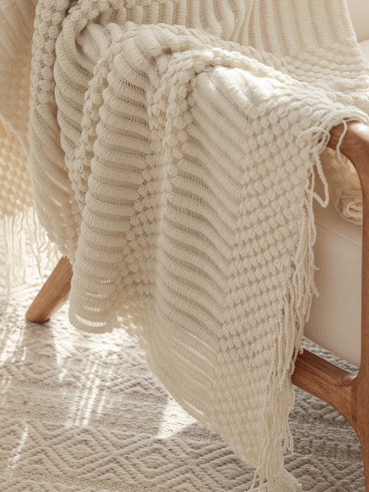 Textured Woven Fringe Throw in Acrylic Fibre Berriscent