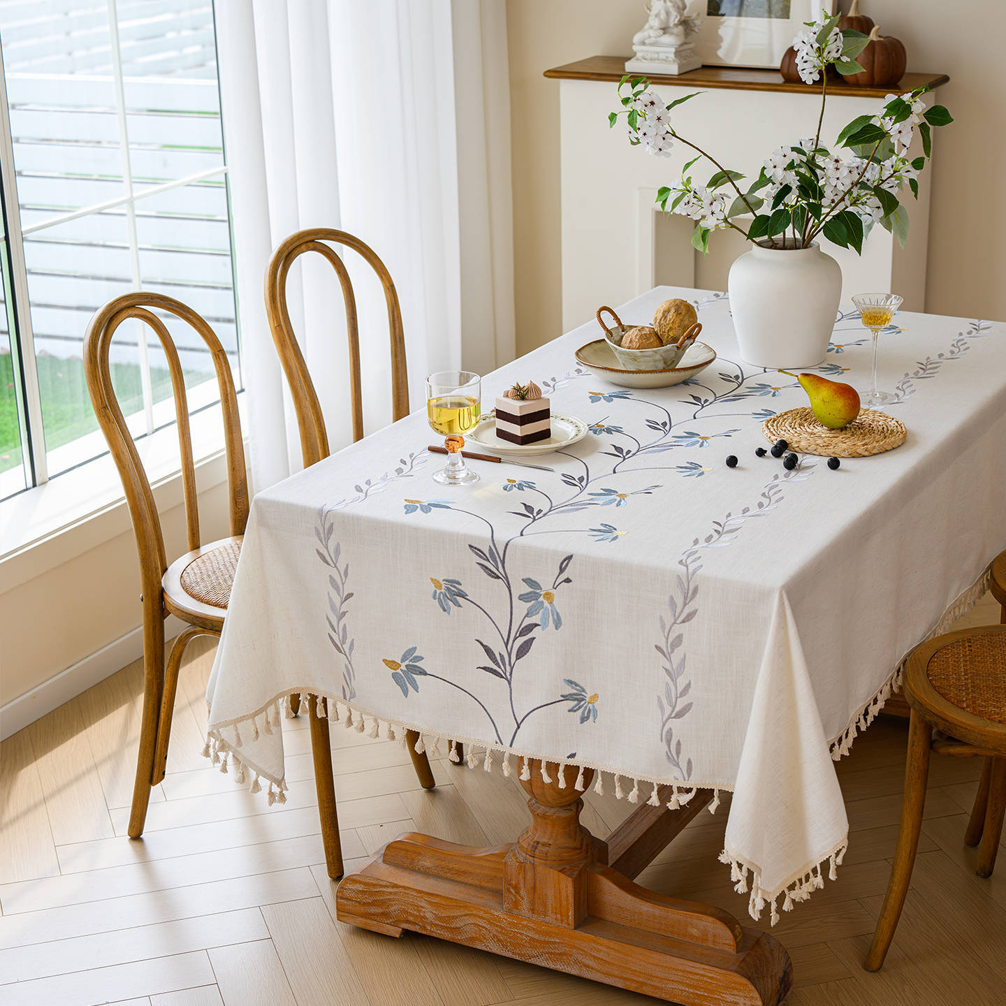 Botanical Grace Embroidered Tablecloth Berriscent