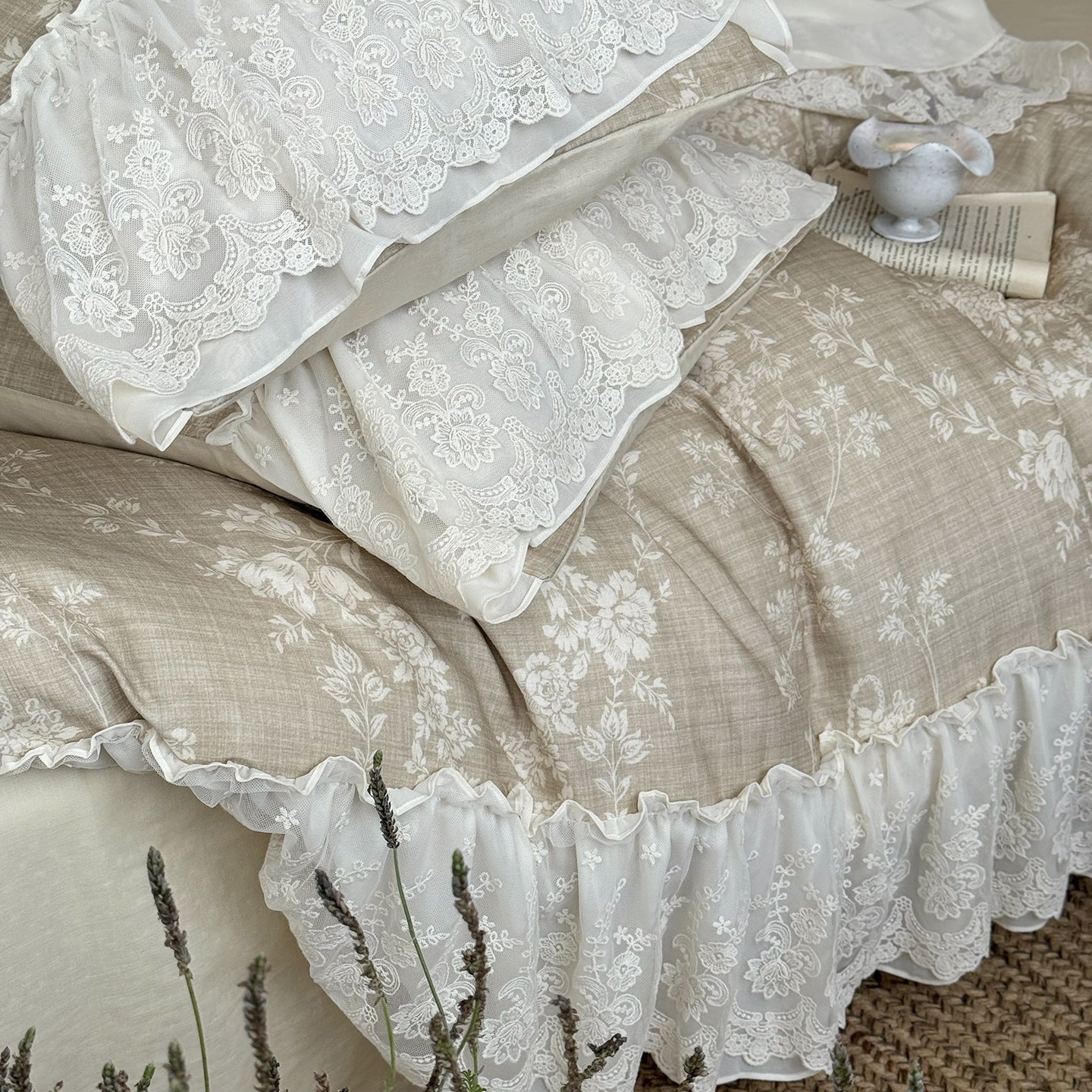 Maison Fleur Lace-Trim Bedding Set - Soft Linen Beige Berriscent