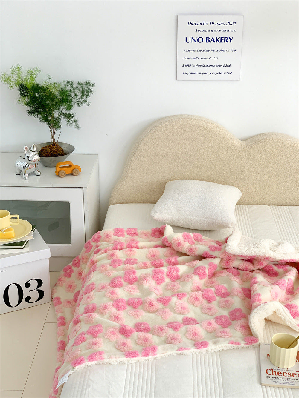 Bouclé Bloom Plush Throw Berriscent