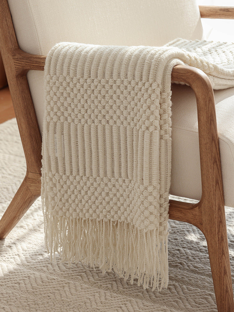 Textured Woven Fringe Throw in Acrylic Fibre Berriscent