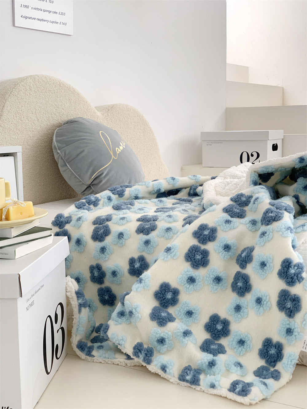 Bouclé Bloom Plush Throw Berriscent