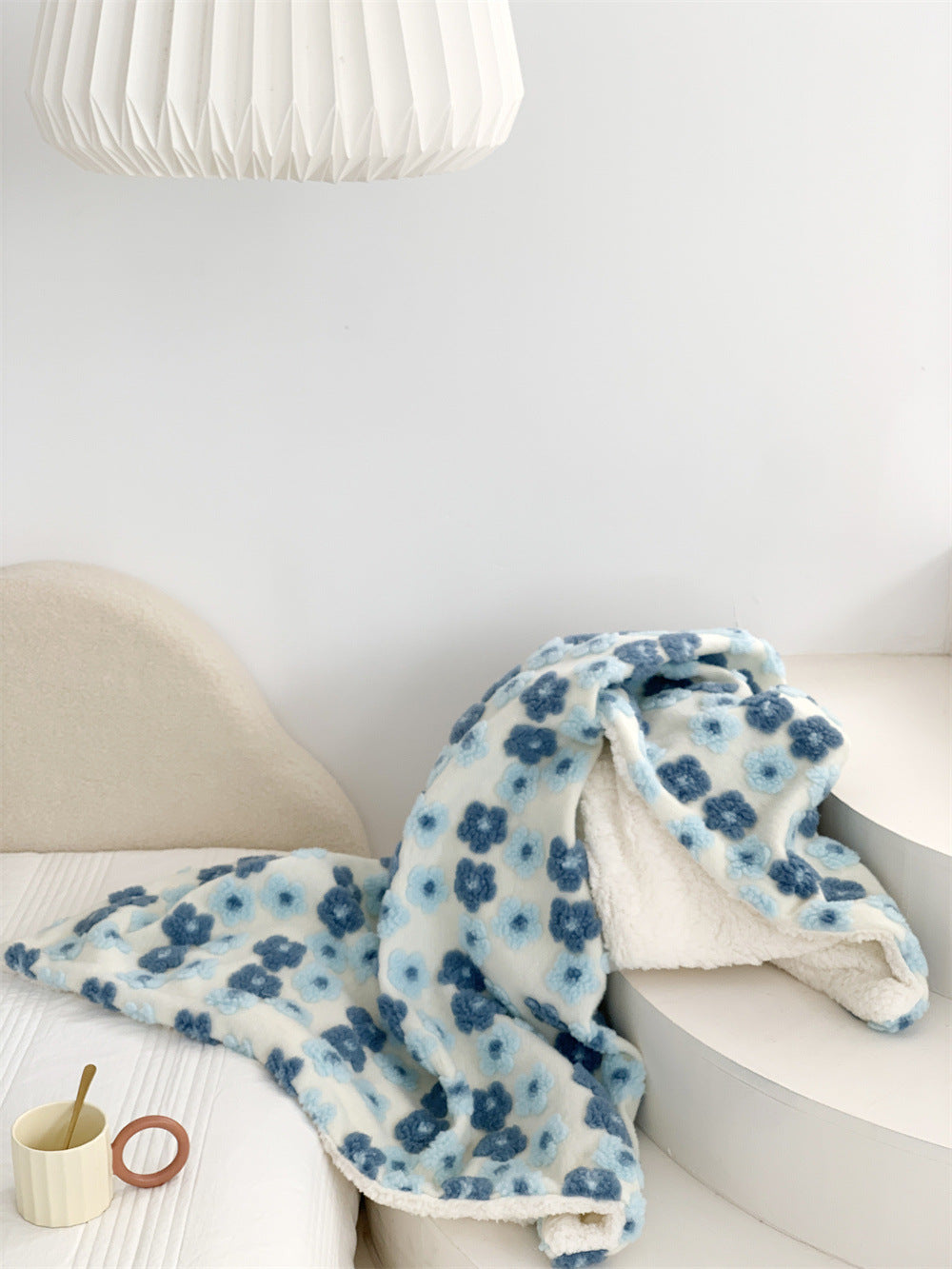 Bouclé Bloom Plush Throw Berriscent