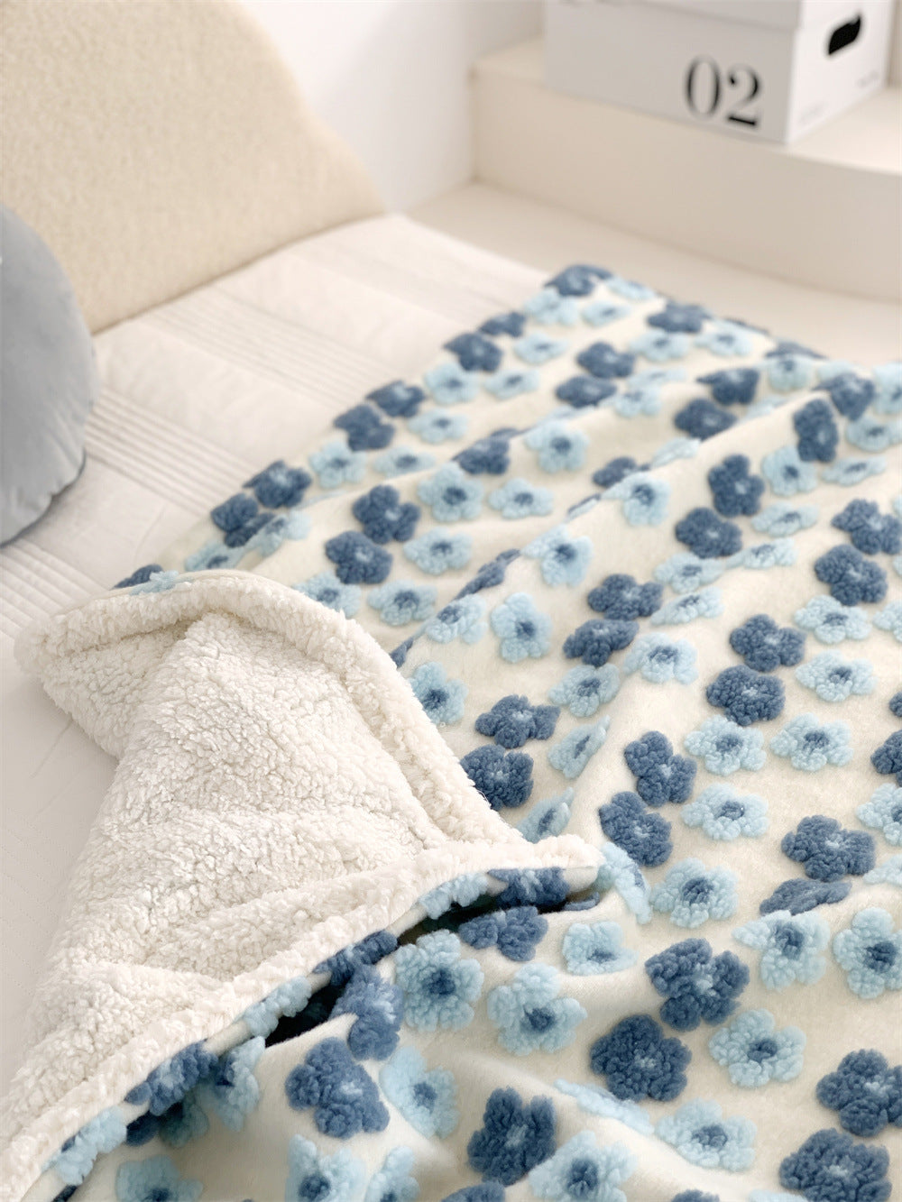 Bouclé Bloom Plush Throw Berriscent