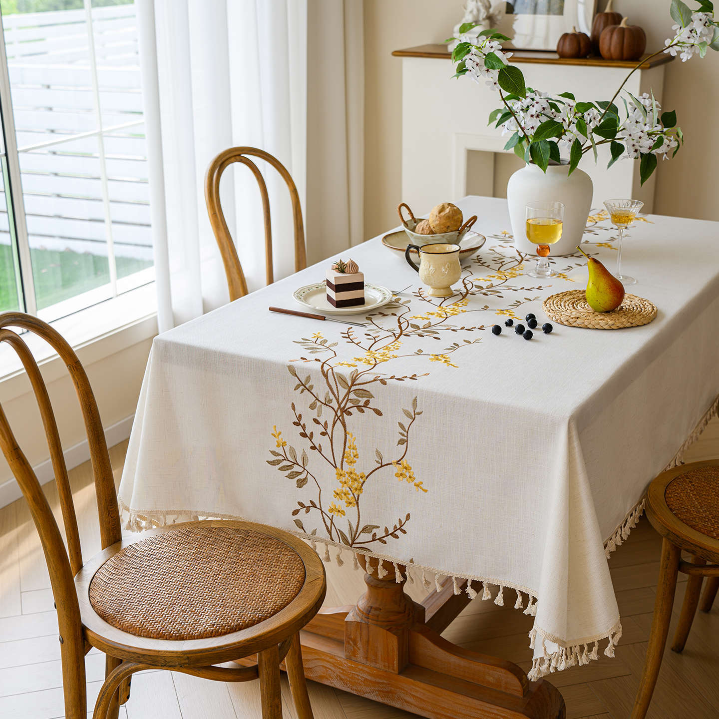 Botanical Grace Embroidered Tablecloth Berriscent
