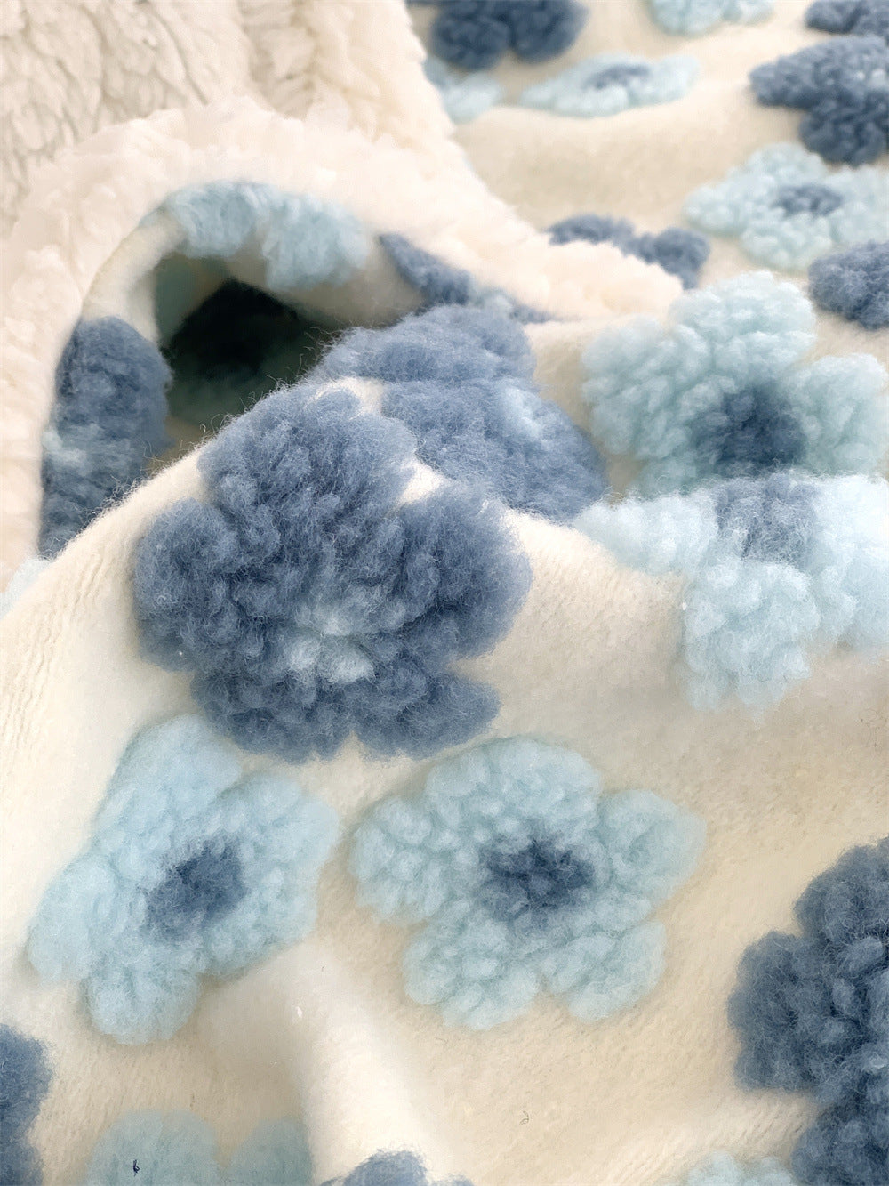 Bouclé Bloom Plush Throw Berriscent