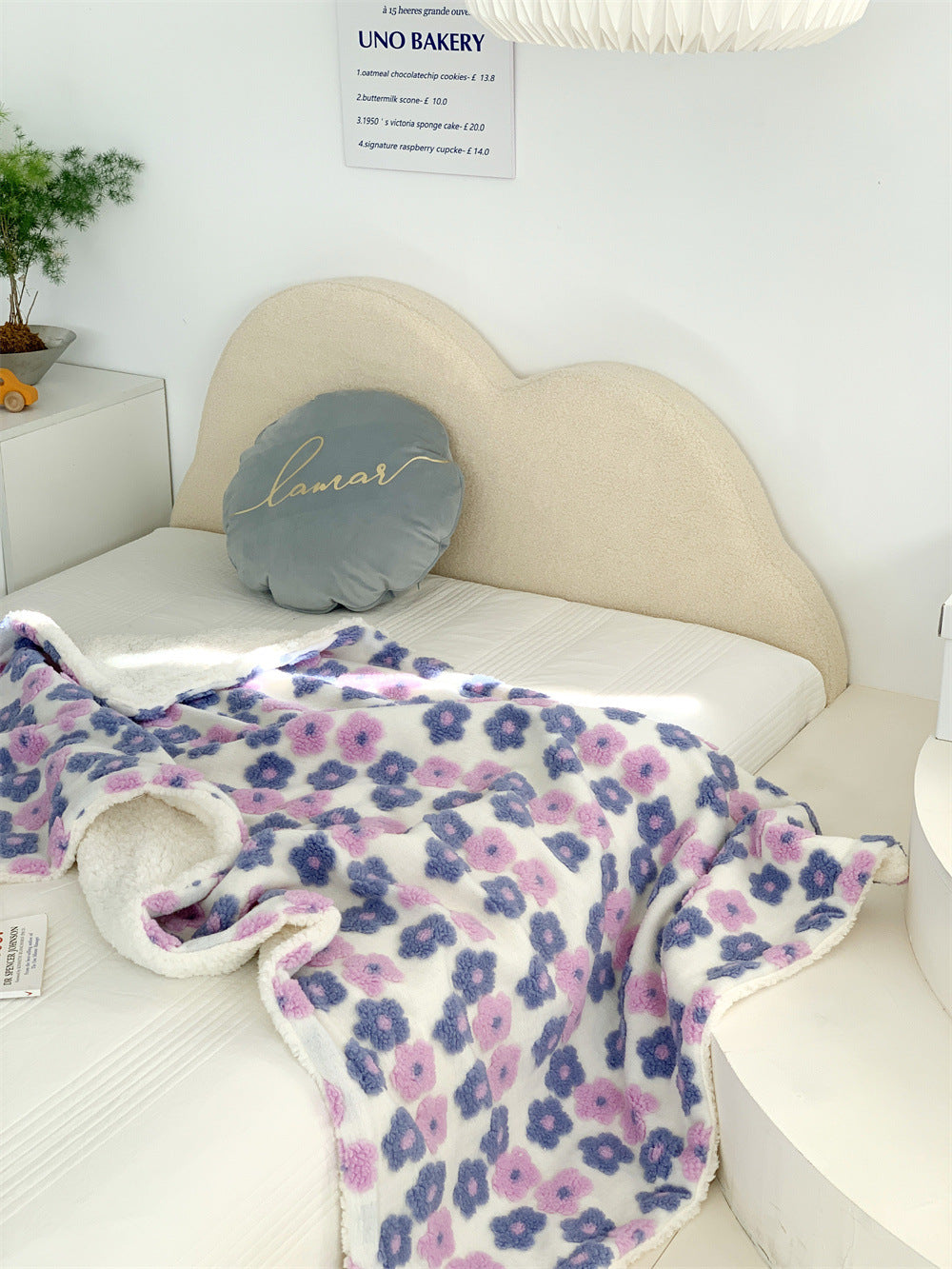 Bouclé Bloom Plush Throw Berriscent